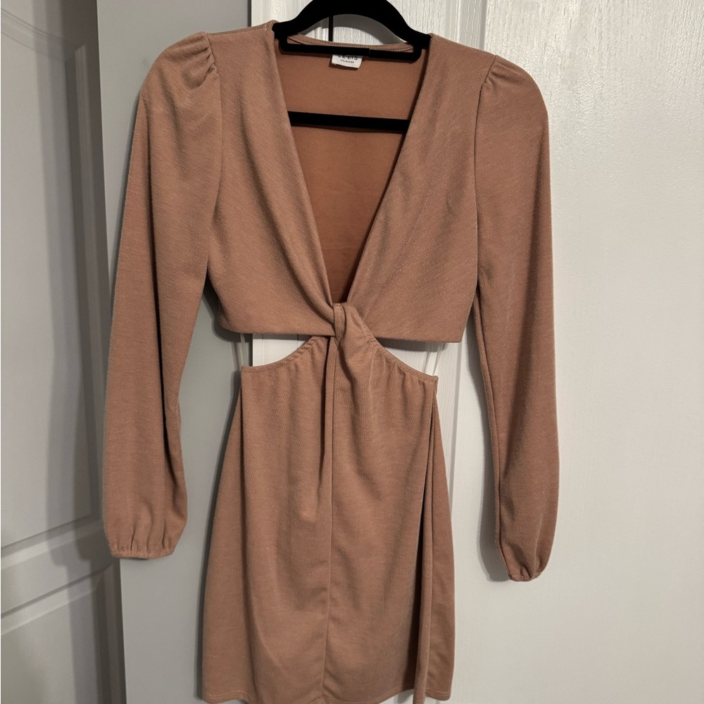 Le Li Long Sleeve Dress